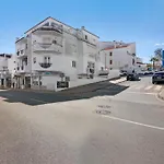 דירה Center *